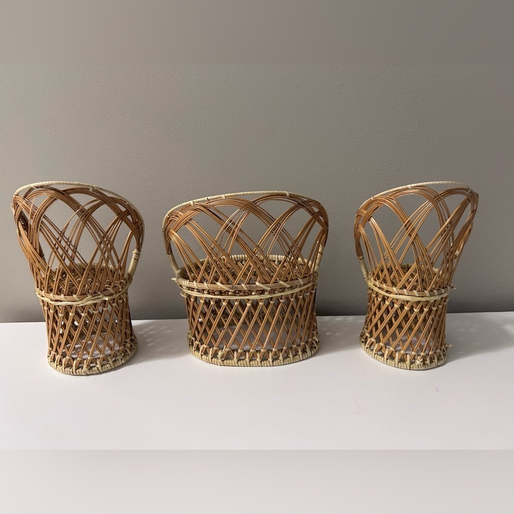 Vintage mini Wicker barbie doll furniture Chairs fan back peacock chairs settee - Picture 2 of 16
